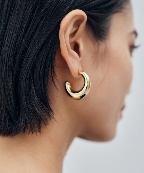 BARNYARDSTORM（バンヤードストーム）の「BARNYARDSTORM / 中空カーブピアス（ピアス（両耳用）・レディース・ゴールド/シルバー・FREE）」の3枚目の写真