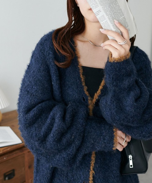 DISCOAT(ディスコート)の「【WEB限定】MIXブークレシャギー配色Vネックカーディガン(カーディガン/ボレロ・レディース・ブルー/ライトベージュ/チャコールグレー/マスタード/グレー/ピンク/グレイッシュベージュ/アイボリー/グレー系その他/ブラウン/グレー系その他4/ゴールド/ネイビー/ダークブルー/ブルー系その他・MEDIUM)」の11枚目の写真