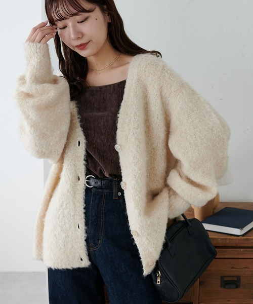 DISCOAT(ディスコート)の「【WEB限定】MIXブークレシャギー配色Vネックカーディガン(カーディガン/ボレロ・レディース・ブルー/ライトベージュ/チャコールグレー/マスタード/グレー/ピンク/グレイッシュベージュ/アイボリー/グレー系その他/ブラウン/グレー系その他4/ゴールド/ネイビー/ダークブルー/ブルー系その他・MEDIUM)」の3枚目の写真