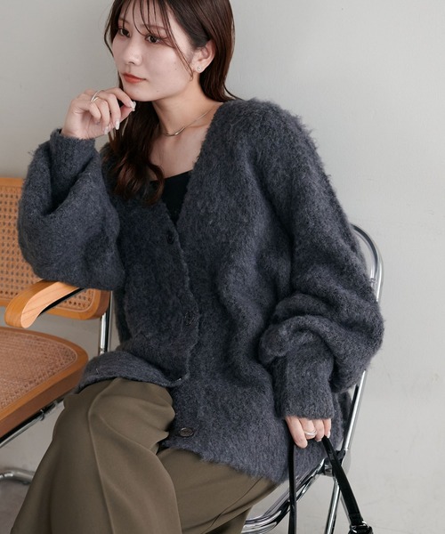 DISCOAT(ディスコート)の「【WEB限定】MIXブークレシャギー配色Vネックカーディガン(カーディガン/ボレロ・レディース・ブルー/ライトベージュ/チャコールグレー/マスタード/グレー/ピンク/グレイッシュベージュ/アイボリー/グレー系その他/ブラウン/グレー系その他4/ゴールド/ネイビー/ダークブルー/ブルー系その他・MEDIUM)」の16枚目の写真