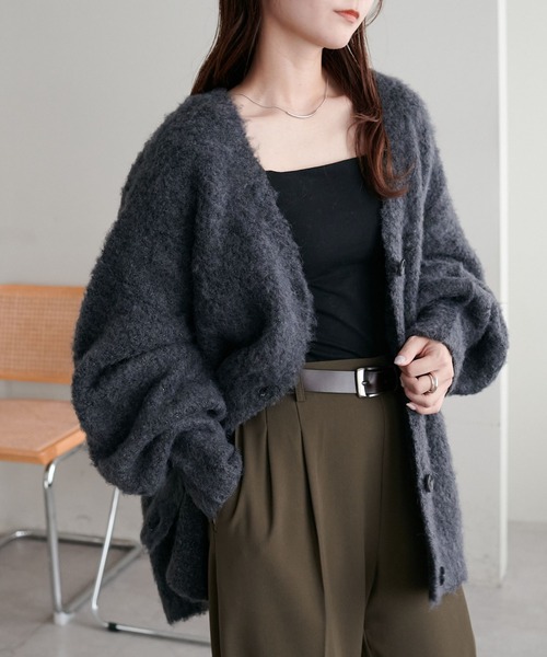 DISCOAT(ディスコート)の「【WEB限定】MIXブークレシャギー配色Vネックカーディガン(カーディガン/ボレロ・レディース・ブルー/ライトベージュ/チャコールグレー/マスタード/グレー/ピンク/グレイッシュベージュ/アイボリー/グレー系その他/ブラウン/グレー系その他4/ゴールド/ネイビー/ダークブルー/ブルー系その他・MEDIUM)」の17枚目の写真