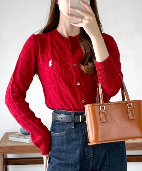 U.S. POLO ASSN.（ユーエスポロアッスン）の「【U.S. POLO ASSN. Ada.別注/ユーエスポロアッスン】ケーブルニットカーディガン（カーディガン/ボレロ・レディース・イエロー/ネイビー/ブラウン/オフホワイト/ブラック/レッド/ネイビー×ホワイト/グレー・S/M/L）」の8枚目の写真