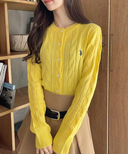 U.S. POLO ASSN.（ユーエスポロアッスン）の「【U.S. POLO ASSN. Ada.別注/ユーエスポロアッスン】ケーブルニットカーディガン（カーディガン/ボレロ・レディース・イエロー/ネイビー/ブラウン/オフホワイト/ブラック/レッド/ネイビー×ホワイト/グレー・S/M/L）」の7枚目の写真