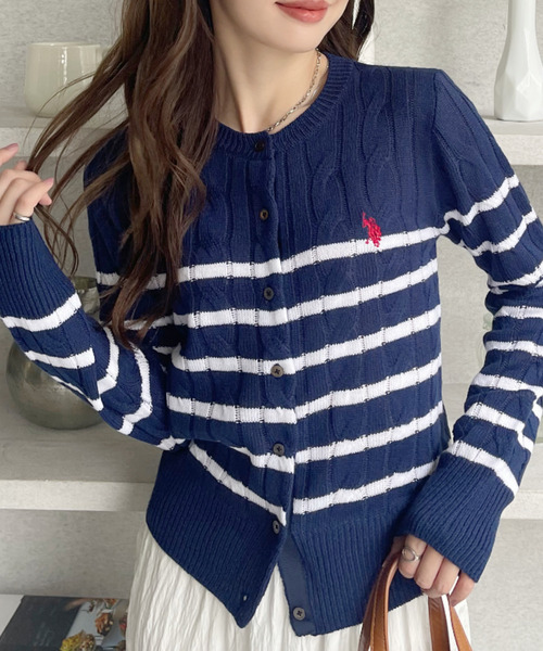 U.S. POLO ASSN.（ユーエスポロアッスン）の「【U.S. POLO ASSN. Ada.別注/ユーエスポロアッスン】ケーブルニットカーディガン（カーディガン/ボレロ・レディース・イエロー/ネイビー/ブラウン/オフホワイト/ブラック/レッド/ネイビー×ホワイト/グレー・S/M/L）」の6枚目の写真