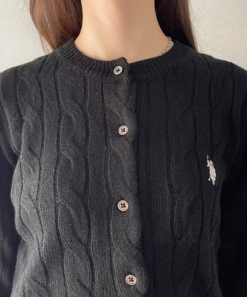 U.S. POLO ASSN.（ユーエスポロアッスン）の「【U.S. POLO ASSN. Ada.別注/ユーエスポロアッスン】ケーブルニットカーディガン（カーディガン/ボレロ・レディース・イエロー/ネイビー/ブラウン/オフホワイト/ブラック/レッド/ネイビー×ホワイト/グレー・S/M/L）」の18枚目の写真