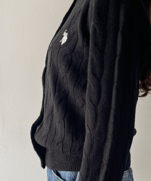 U.S. POLO ASSN.（ユーエスポロアッスン）の「【U.S. POLO ASSN. Ada.別注/ユーエスポロアッスン】ケーブルニットカーディガン（カーディガン/ボレロ・レディース・イエロー/ネイビー/ブラウン/オフホワイト/ブラック/レッド/ネイビー×ホワイト/グレー・S/M/L）」の21枚目の写真