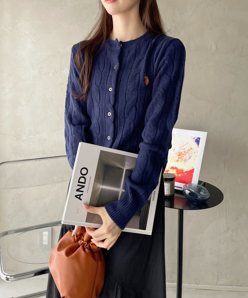 U.S. POLO ASSN.（ユーエスポロアッスン）の「【U.S. POLO ASSN. Ada.別注/ユーエスポロアッスン】ケーブルニットカーディガン（カーディガン/ボレロ・レディース・イエロー/ネイビー/ブラウン/オフホワイト/ブラック/レッド/ネイビー×ホワイト/グレー・S/M/L）」の12枚目の写真