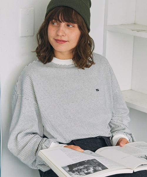 MONO-MART LADY'S(モノマートレディース)の「ナンバリング刺繍 オーバーサイズ ボーダー ロンTee(Tシャツ/カットソー・レディース・ブラック系/ベージュ系/グリーン系/ホワイト系/ネイビー系・FREE)」の2枚目の写真