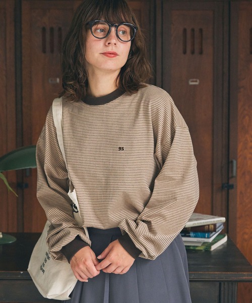 MONO-MART LADY'S(モノマートレディース)の「ナンバリング刺繍 オーバーサイズ ボーダー ロンTee(Tシャツ/カットソー・レディース・ブラック系/ベージュ系/グリーン系/ホワイト系/ネイビー系・FREE)」の3枚目の写真