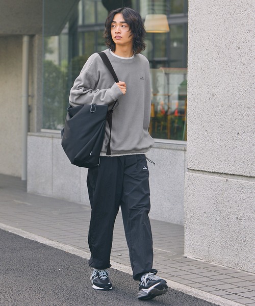 The unormwind(ザアンノームワインド)の「テックフリース胸刺繍ロゴ裾ドローコード長袖スウェット(スウェット・メンズ・グレー/ブラック・S/M/L/XL)」の14枚目の写真