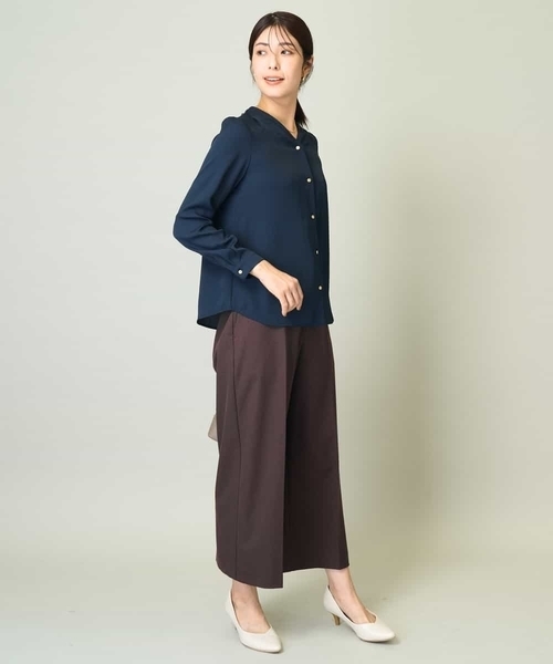 a.v.v（アーヴェヴェ）の「Vネックタックブラウス（シャツ/ブラウス・レディース・ネイビー/ダークインディゴブルー・40/38/42/36/34）」の12枚目の写真