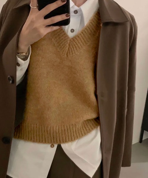 ammy.(エイミードット)の「【 ammy. / エイミードット 】 コンパクト Vネック ニット ベスト(ベスト・レディース・ホワイト/ブラウン/グレー/ブラック・FREE)」の4枚目の写真