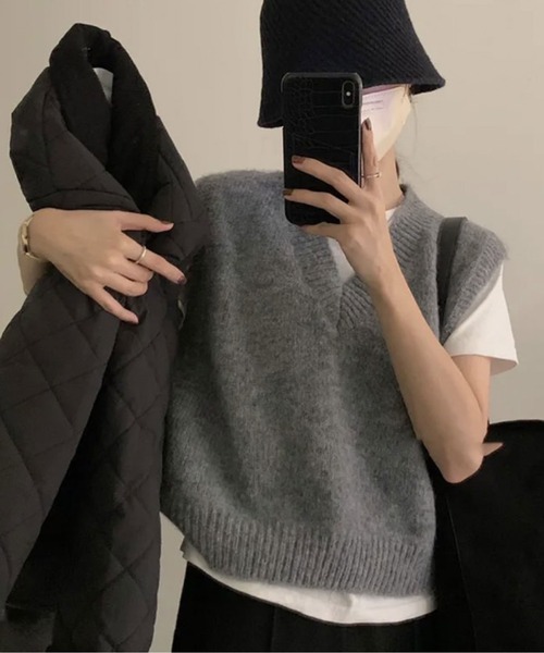 ammy.(エイミードット)の「【 ammy. / エイミードット 】 コンパクト Vネック ニット ベスト(ベスト・レディース・ホワイト/ブラウン/グレー/ブラック・FREE)」の7枚目の写真