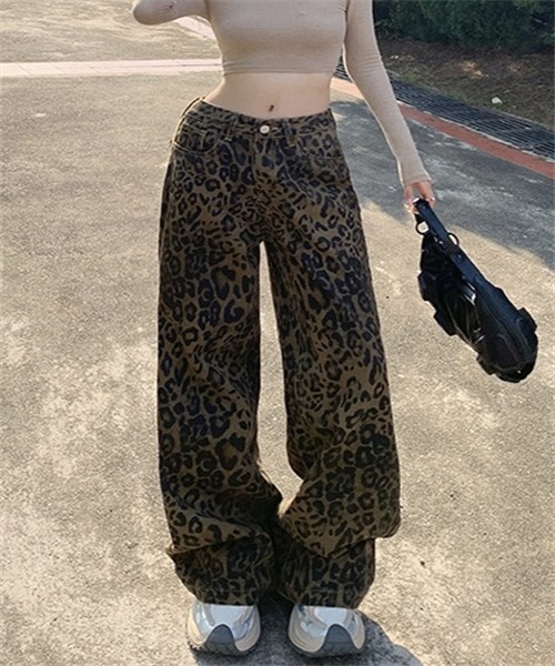 Dream garden(ドリームガーデン)の「ヒョウ柄ワイドデニムパンツ(デニムパンツ・レディース・ブラウン・L/XL/2XL/S/XS/M)」の5枚目の写真