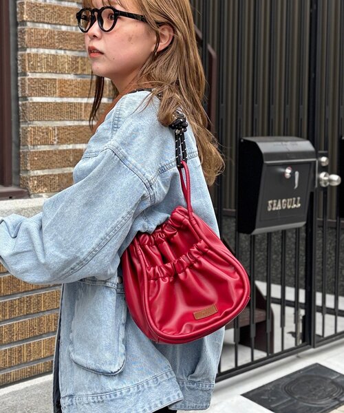 CPCM（シーピーシーエム）の「【FUKA's企画】PUパラコードギャザーミニショルダーバッグ（ショルダーバッグ・レディース・ブラック/グリーン/キャメル/ブラウン/シルバー/ブラック系その他2/ブラック系その他/レッド・FREE）」の7枚目の写真