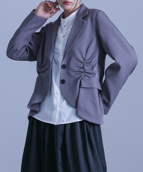 kOhAKU(コハク)の「ギャザーデザインジャケット(テーラードジャケット・レディース・ブラック/グレー・2/1)」の2枚目の写真