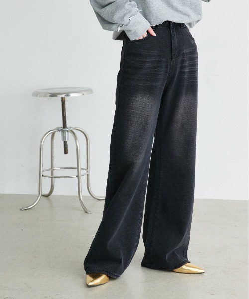 ad thie(アドティエ)の「【ZOZO限定】ウォッシュ加工 ストレートデニム(デニムパンツ・レディース・ブラック・MEDIUM/SMALL)」の1枚目の写真