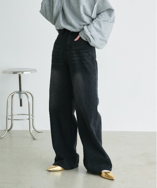 ad thie(アドティエ)の「【ZOZO限定】ウォッシュ加工 ストレートデニム(デニムパンツ・レディース・ブラック・MEDIUM/SMALL)」の19枚目の写真