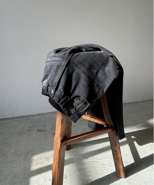 ad thie(アドティエ)の「【ZOZO限定】ウォッシュ加工 ストレートデニム(デニムパンツ・レディース・ブラック・MEDIUM/SMALL)」の18枚目の写真