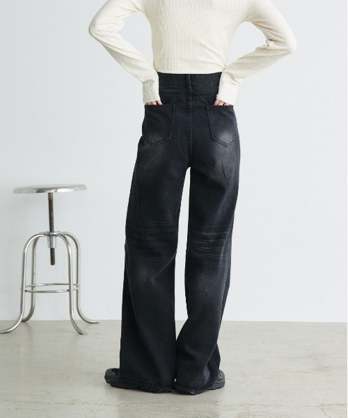 ad thie(アドティエ)の「【ZOZO限定】ウォッシュ加工 ストレートデニム(デニムパンツ・レディース・ブラック・MEDIUM/SMALL)」の14枚目の写真