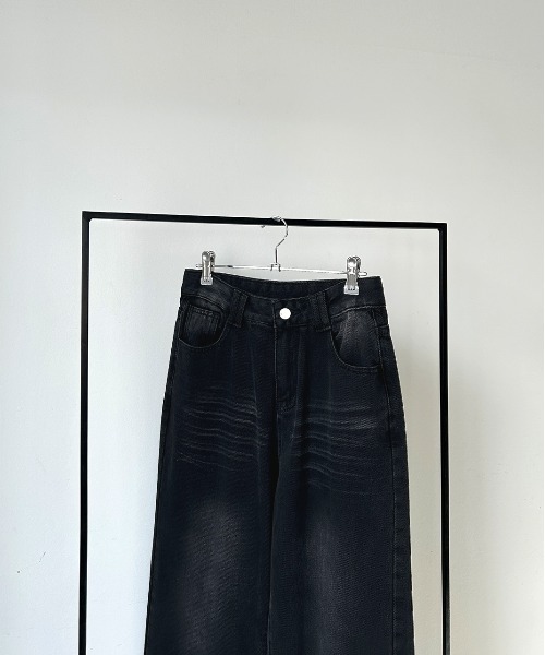 ad thie(アドティエ)の「【ZOZO限定】ウォッシュ加工 ストレートデニム(デニムパンツ・レディース・ブラック・MEDIUM/SMALL)」の8枚目の写真