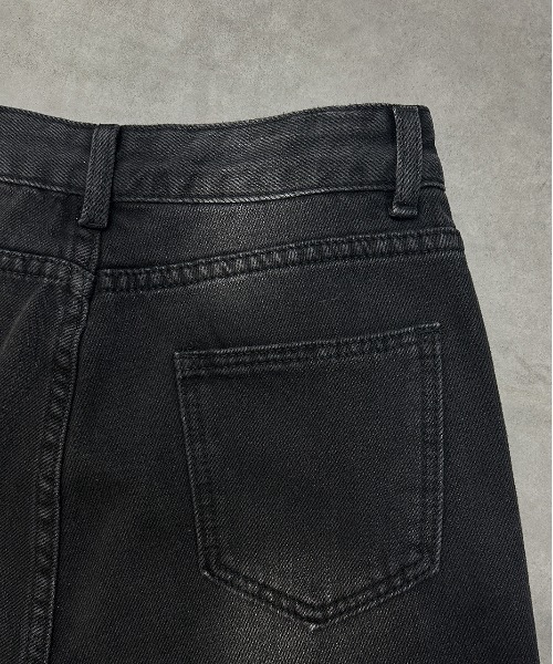 ad thie(アドティエ)の「【ZOZO限定】ウォッシュ加工 ストレートデニム(デニムパンツ・レディース・ブラック・MEDIUM/SMALL)」の4枚目の写真