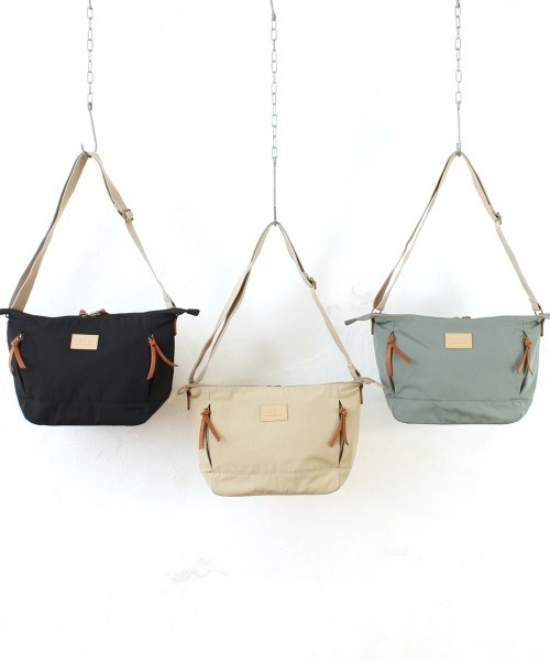 and it_（アンドイット）の「多収納にこだわった大人はっ水ショルダー（ショルダーバッグ・レディース・ブラック/ピンク系その他/グレー/セージグリーン・FREE）」の8枚目の写真