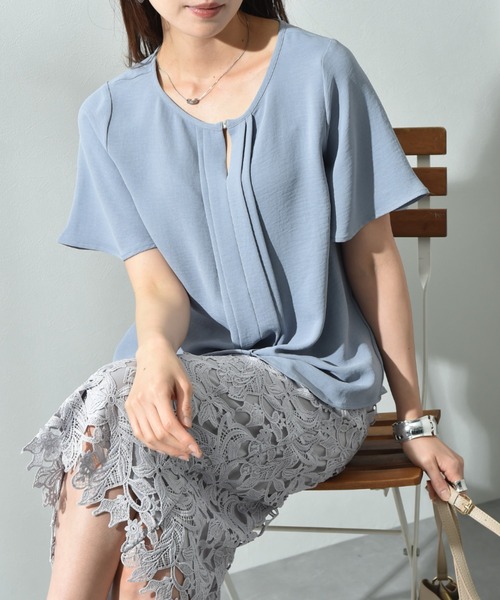 INTERPLANET（インタープラネット）の「【接触冷感・UV】ポーラメタルパーツタックブラウス（シャツ/ブラウス・レディース・ブラック/オフホワイト/ブルー/イエロー・FREE）」の3枚目の写真