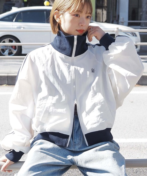 ブリーフィング ジップアップブルゾン ホワイト レザーロゴ レディース tiptop（ティップトップ）の「ナイロントラックジャケット（ブルゾン