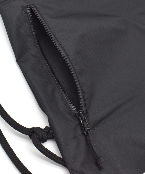 NEW ERA（ニューエラ）の「【ムラサキスポーツ別注】NEW ERA/ニューエラ デイサック DAYSACK MS 150D RIPSTOP 14699387（バックパック/リュック・メンズ・ブラック・FREE）」の11枚目の写真