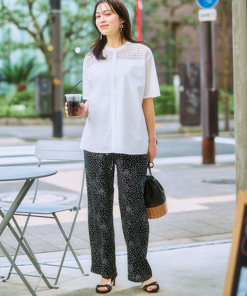 SMILE LAND（スマイルランド）の「＜大きいサイズ＞ ゆるシルエットヨークレースデザインブラウス（シャツ/ブラウス・レディース・オフホワイト/ブラック・L/LL/3L/4L/5L）」の4枚目の写真