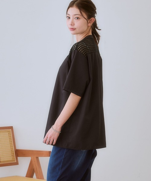 SMILE LAND（スマイルランド）の「＜大きいサイズ＞ ゆるシルエットヨークレースデザインブラウス（シャツ/ブラウス・レディース・オフホワイト/ブラック・L/LL/3L/4L/5L）」の13枚目の写真