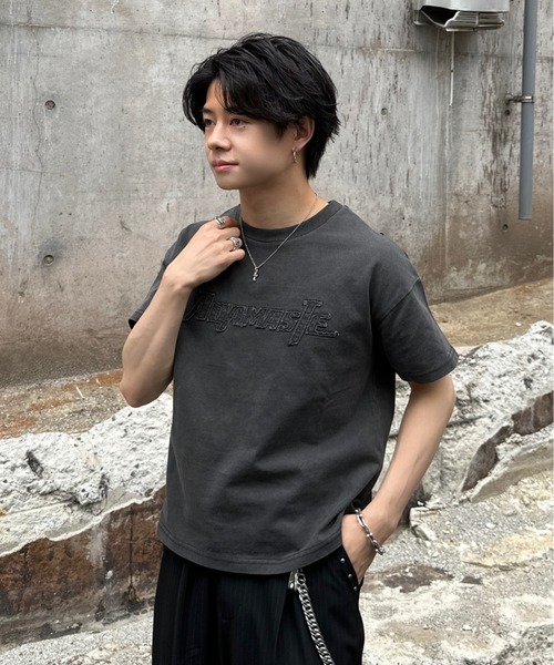 ADAMASTE（アダマスト）の「pigment logo TEE - ピグメントロゴT（Tシャツ/カットソー・メンズ・レッド/ブラック・MEDIUM/LARGE）」の4枚目の写真