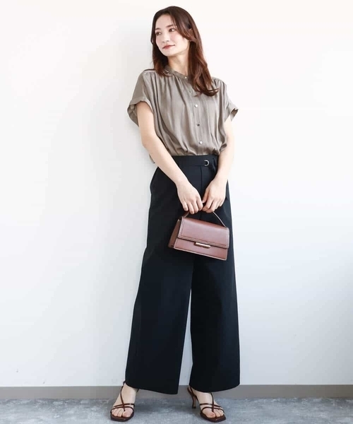 MK MICHEL KLEIN（エムケーミッシェルクラン）の「バンドカラーサテンブラウス/接触冷感/洗える（シャツ/ブラウス・レディース・ダークグレー/カーキ/ミント/モカ/ピンク・38）」の19枚目の写真