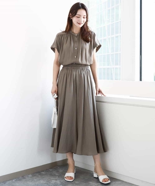 MK MICHEL KLEIN（エムケーミッシェルクラン）の「バンドカラーサテンブラウス/接触冷感/洗える（シャツ/ブラウス・レディース・ダークグレー/カーキ/ミント/モカ/ピンク・38）」の22枚目の写真