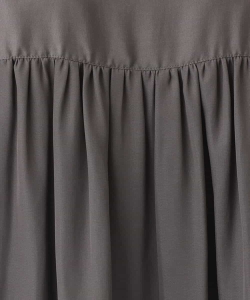 MK MICHEL KLEIN（エムケーミッシェルクラン）の「バンドカラーサテンブラウス/接触冷感/洗える（シャツ/ブラウス・レディース・ダークグレー/カーキ/ミント/モカ/ピンク・38）」の7枚目の写真