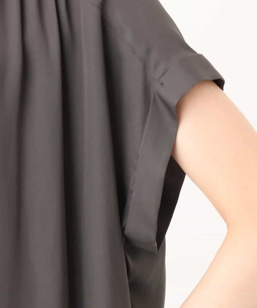 MK MICHEL KLEIN（エムケーミッシェルクラン）の「バンドカラーサテンブラウス/接触冷感/洗える（シャツ/ブラウス・レディース・ダークグレー/カーキ/ミント/モカ/ピンク・38）」の8枚目の写真