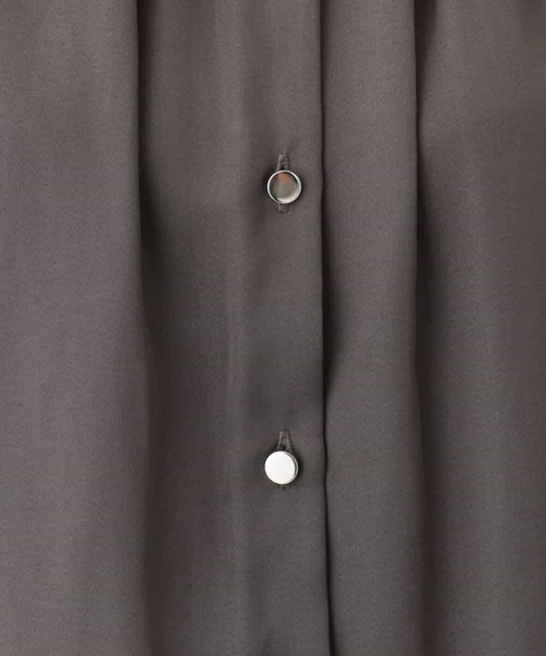 MK MICHEL KLEIN（エムケーミッシェルクラン）の「バンドカラーサテンブラウス/接触冷感/洗える（シャツ/ブラウス・レディース・ダークグレー/カーキ/ミント/モカ/ピンク・38）」の10枚目の写真