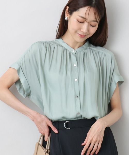 MK MICHEL KLEIN（エムケーミッシェルクラン）の「バンドカラーサテンブラウス/接触冷感/洗える（シャツ/ブラウス・レディース・ダークグレー/カーキ/ミント/モカ/ピンク・38）」の4枚目の写真