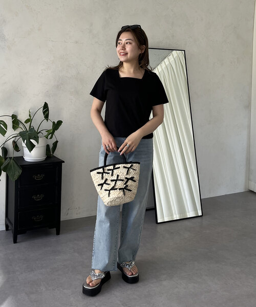 prose verse（プロズヴェール）の「【MOMO】接触冷感スクエアネックTシャツ（Tシャツ/カットソー・レディース・ブラック/オフホワイト・LARGE/MEDIUM）」の21枚目の写真