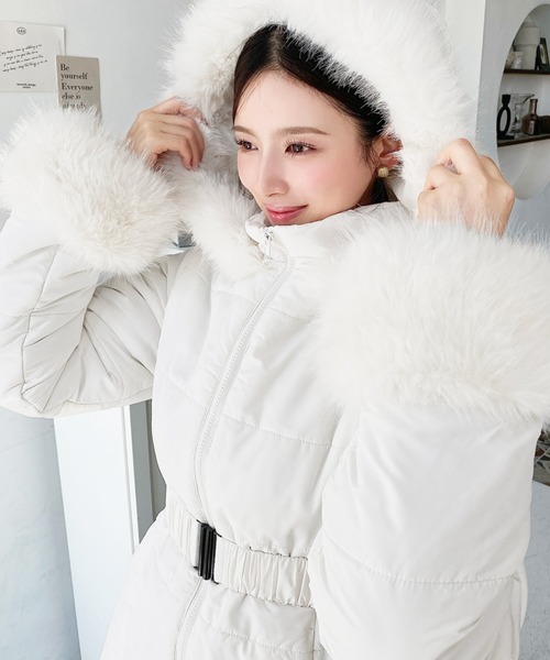 プ*ん様 。*様 【定番】プラダ☆ベルト付きファーダウンコート ジャケット 入手 極美品☆PRADA・ロゴ刻印ベルト フォックスファー付 ダウン