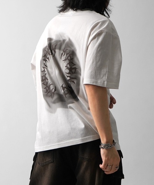 ILL'S（イルズ）の「ボックスシルエット グランジ風 Y2Kモチーフ 韓国風 バックプリント メンズ レディース（Tシャツ/カットソー・メンズ・グレー系/ブラック系その他/ホワイト系その他/ブラック/チャコールグレー/ホワイト・L/M）」の9枚目の写真