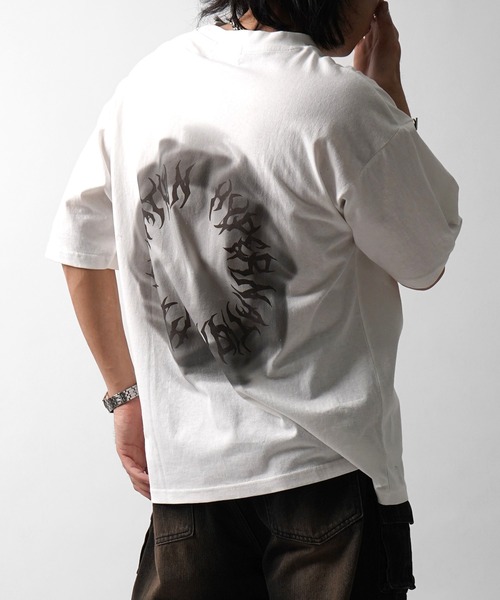 ILL'S（イルズ）の「ボックスシルエット グランジ風 Y2Kモチーフ 韓国風 バックプリント メンズ レディース（Tシャツ/カットソー・メンズ・グレー系/ブラック系その他/ホワイト系その他/ブラック/チャコールグレー/ホワイト・L/M）」の10枚目の写真