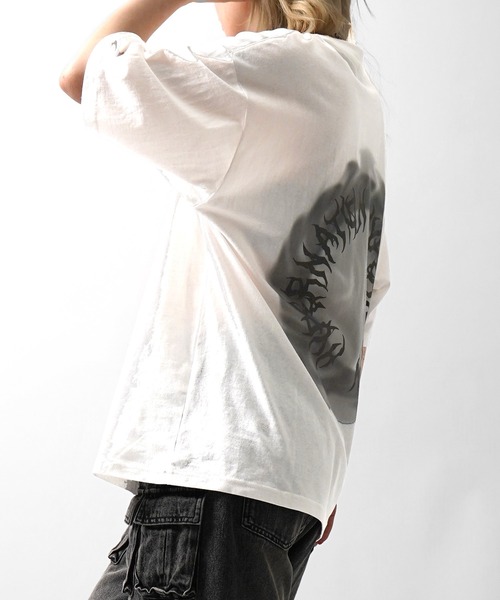 ILL'S（イルズ）の「ボックスシルエット グランジ風 Y2Kモチーフ 韓国風 バックプリント メンズ レディース（Tシャツ/カットソー・メンズ・グレー系/ブラック系その他/ホワイト系その他/ブラック/チャコールグレー/ホワイト・L/M）」の22枚目の写真