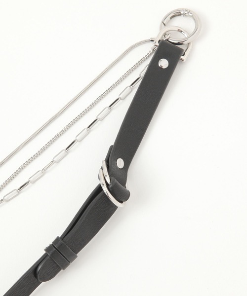 LEPSIM（レプシィム）の「マルチWAYロングストラップ　328052（スマホグッズ・レディース・チャコールグレー/ブラック・ONE SIZE）」の11枚目の写真