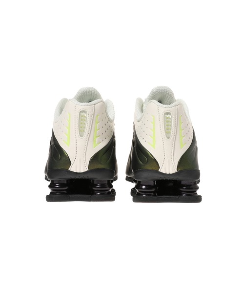 NIKE(ナイキ)の「NIKE WMNS SHOX R4 IB8062-133(スニーカー・レディース・ホワイト・24.5㎝/23.5㎝/25㎝/24㎝/23㎝)」の4枚目の写真