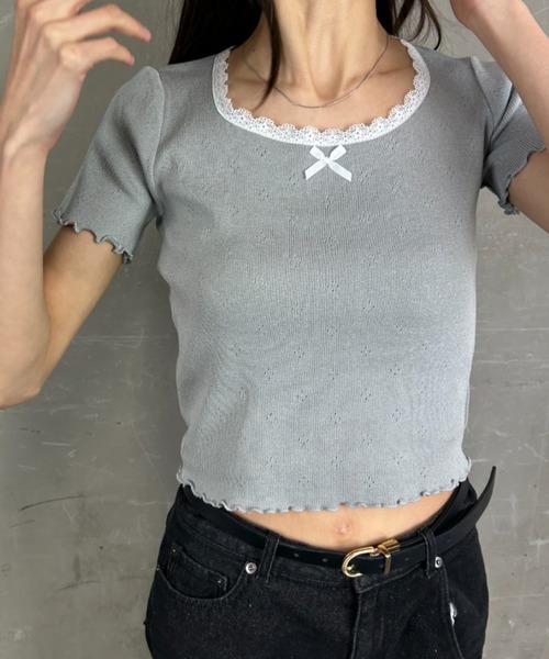 tolene(トレネ)の「配色レースパイピング フロントリボン 透かし編 ショート丈 半袖メロー使いトップス(ニット/セーター・レディース・ブラック/ホワイト/ライトグレー・FREE)」の7枚目の写真