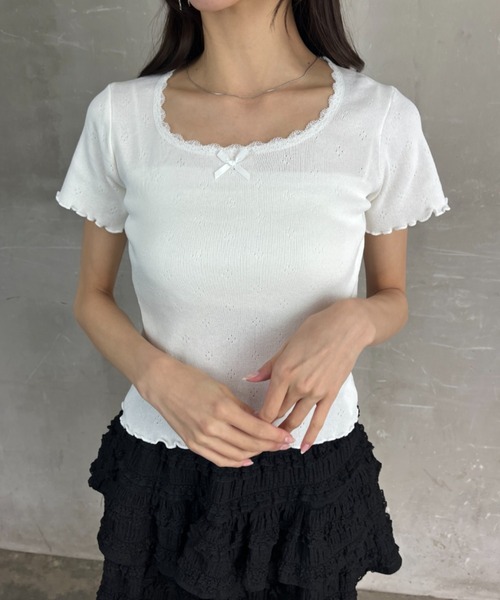 tolene(トレネ)の「配色レースパイピング フロントリボン 透かし編 ショート丈 半袖メロー使いトップス(ニット/セーター・レディース・ブラック/ホワイト/ライトグレー・FREE)」の22枚目の写真
