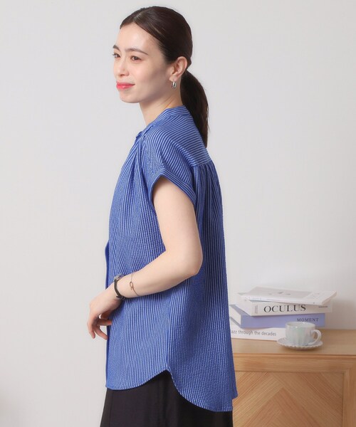 ITS'DEMO（イッツデモ）の「【洗濯機OK／洗濯後しわになりにくい】カットサッカー前開きプルオーバー（シャツ/ブラウス・レディース・ネイビー/ベージュ/オフホワイト/サックスブルー・00）」の9枚目の写真