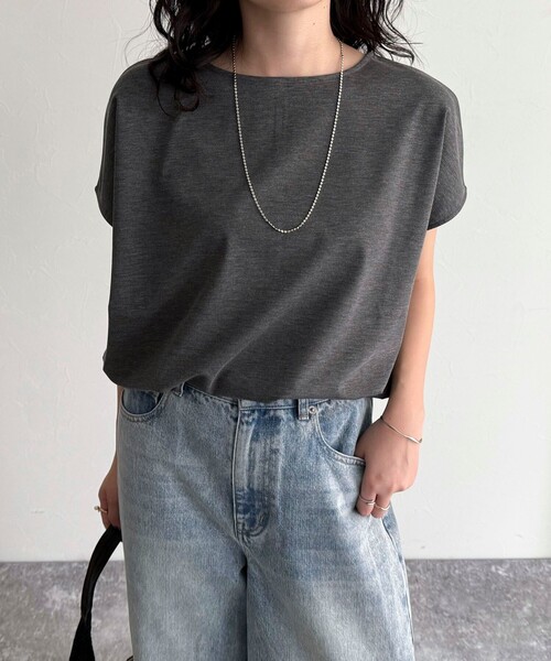 fredy emue（フレディエミュ）の「コクーンカットソーブラウス（Tシャツ/カットソー・レディース・チャコールグレー/オフホワイト/ブラック/サックスブルー・38）」の3枚目の写真